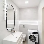 With Jacuzzi, Old Town Apartment