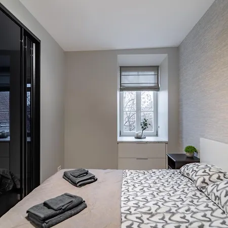 Apartment With Jacuzzi, Old Town *