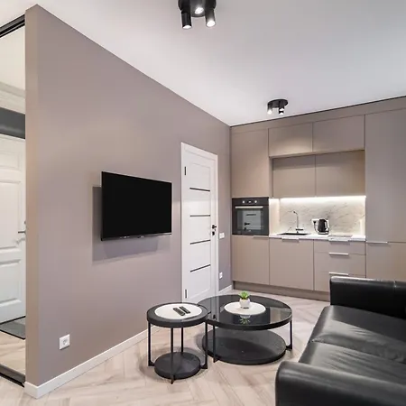 With Jacuzzi, Old Town Apartment