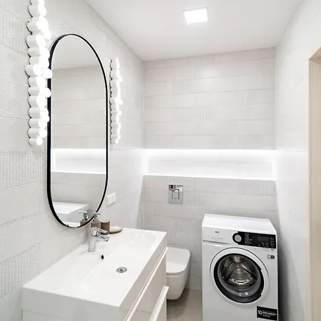 With Jacuzzi, Old Town Apartment
