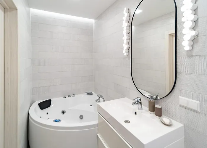 With Jacuzzi, Old Town Apartamento *